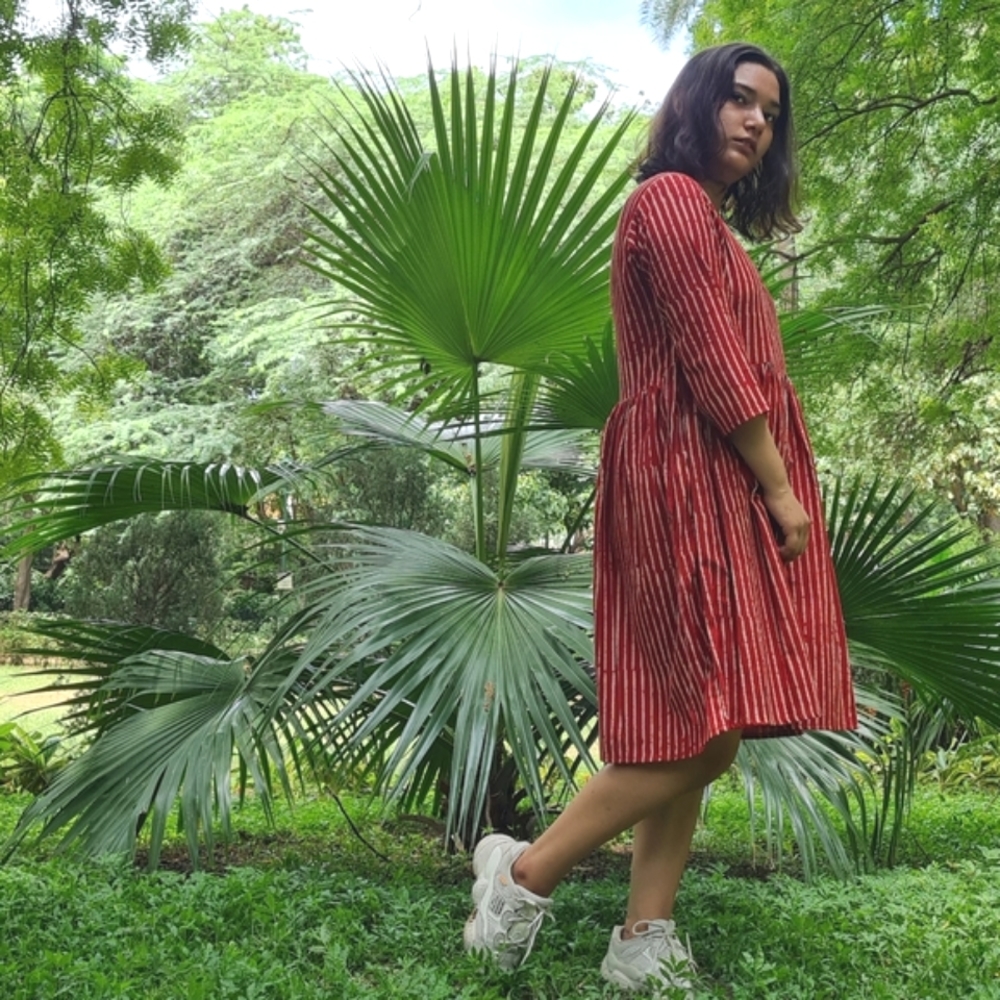 Size- M, Hand block resist printed red midi dress - Picture 3 of 4